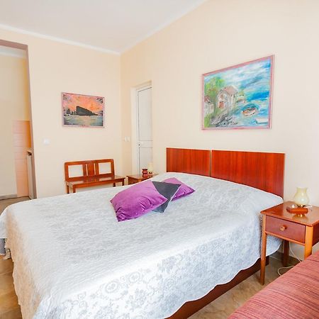 Vongola Apartment Utjeha Bagian luar foto
