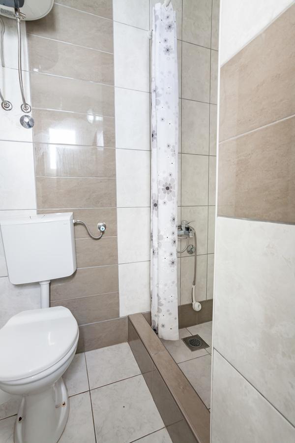 Vongola Apartment Utjeha Bagian luar foto