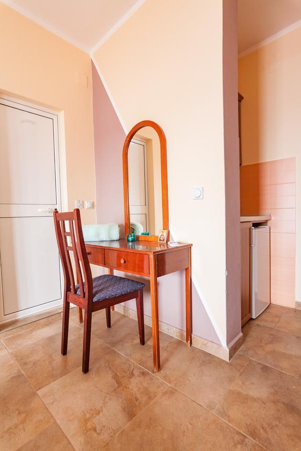 Vongola Apartment Utjeha Bagian luar foto