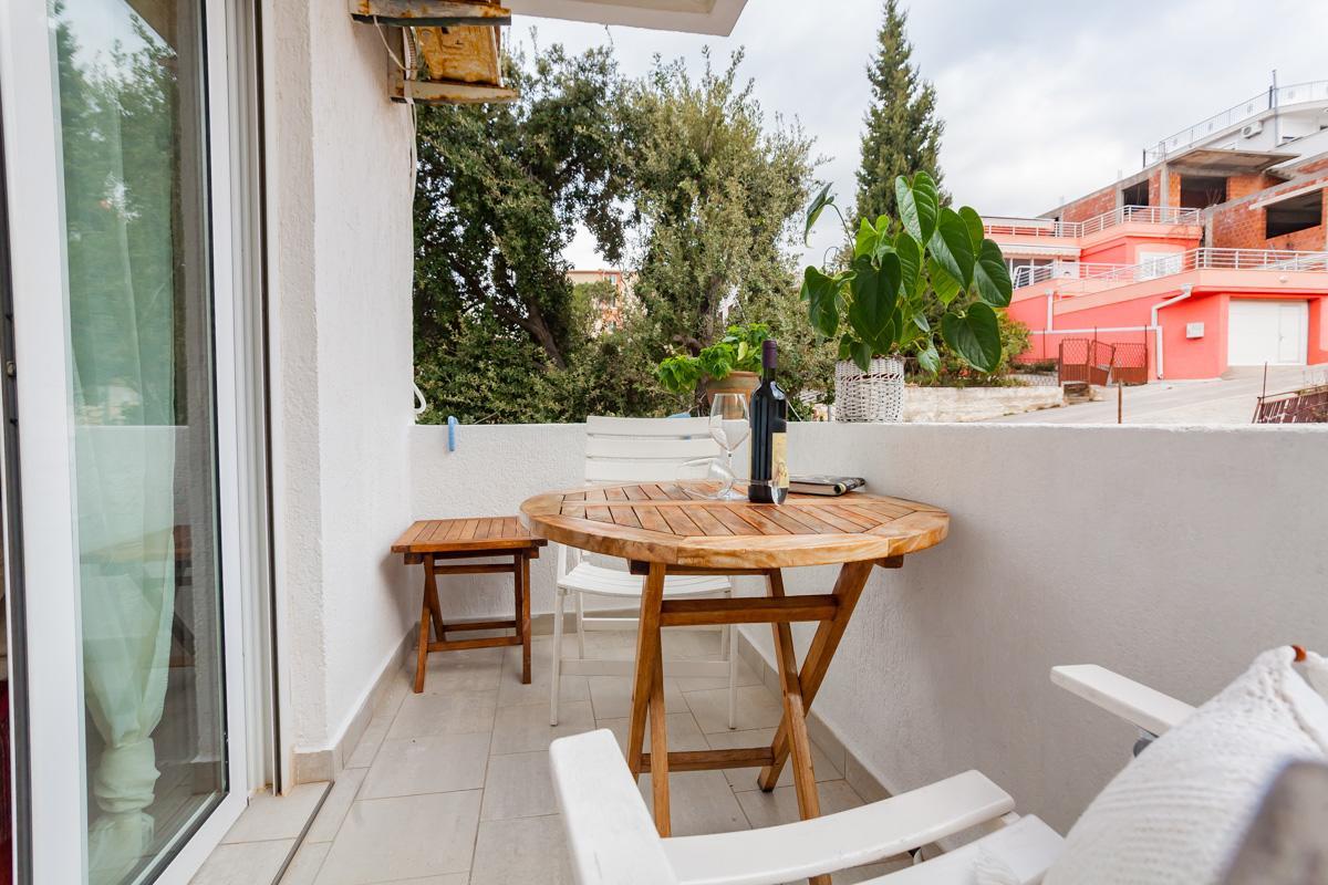 Vongola Apartment Utjeha Bagian luar foto